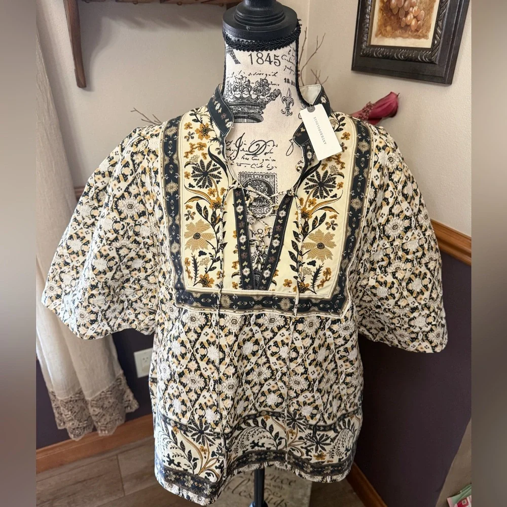 ✨NWT - By Anthropologie Black Motif Pleated Puff Sleeve Blouse✨ - Picture 3 of 12